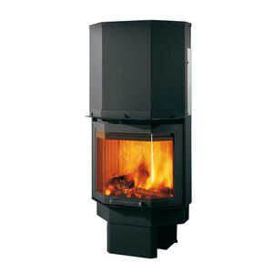 Geschlossene Feuerstelle / Holz / Ecken / Metall