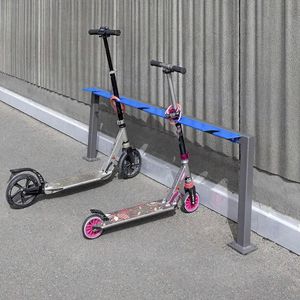 wandmontiertes Rollerständer 1