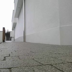 weiße Zierleiste