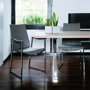 moderner Stuhl 1
