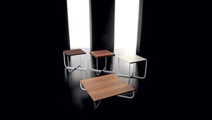 moderner Couchtisch / aus Nussbaum / Holzfurnier / quadratisch