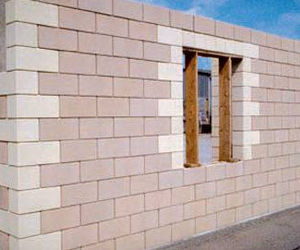 hohler Betonstein 1