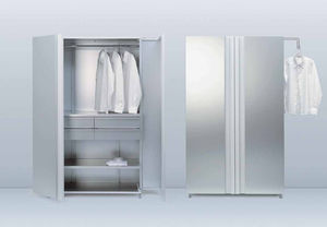 moderner Kleiderschrank