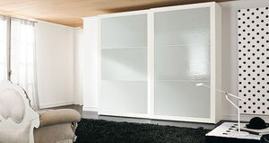 moderner Kleiderschrank 1