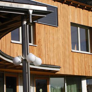 Fassadenverkleidung aus Lamellen