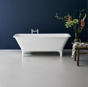 Badewanne auf Füßen