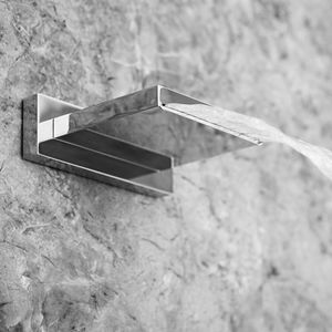 wandmontierter Duschkopf / rechteckig / Wasserfall