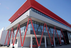 Vorhangfassade / freitragende Struktur
