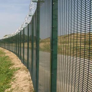 Zaun / geschweißter Maschendraht 1