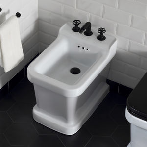 Bidet in Wandnähe