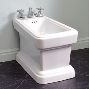 Bidet in Wandnähe