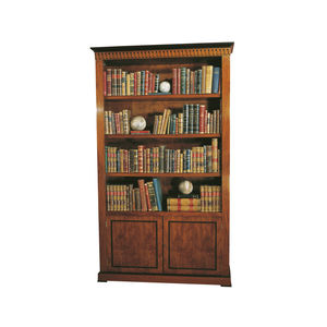 klassisches Bücherregal
