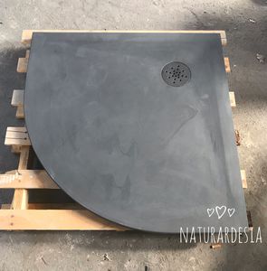 gewinkelte Duschwanne