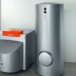 Solar-Warmwasserspeicher / bodenstehend / vertikal / Wohnbereich