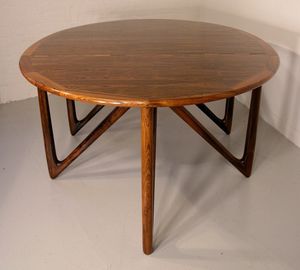 Esstisch / skandinavisches Design