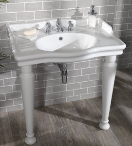 bodenstehendes Waschbecken 1