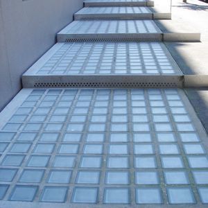Glas-Pflasterstein
