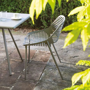 moderner Gartenstuhl
