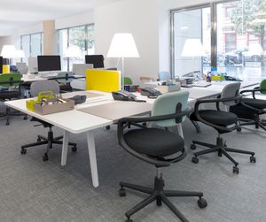 Schreibtisch für Open Space