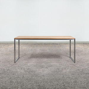 moderner Tisch