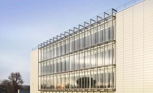 Vorhangfassade / freitragende Struktur