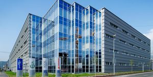 Vorhangfassade / freitragende Struktur