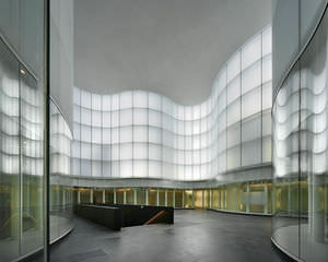 Vorhangfassade / freitragende Struktur