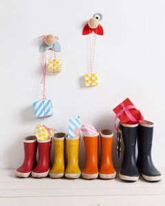 wandmontierter Garderobenständer / modern / Holz / für Kinder