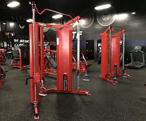 Lat-Pulldown-Fitnessgerät 1