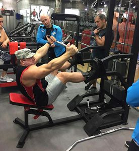 Lat-Pulldown-Fitnessgerät 1