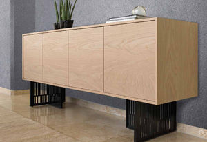 Sideboard mit hohen Beinen