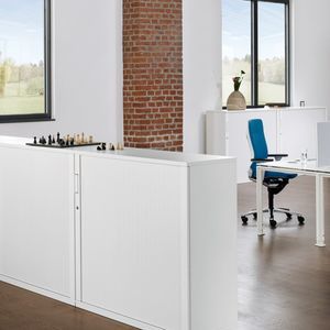 moderner Kleiderschrank
