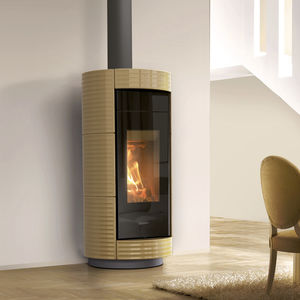 Holz-Kaminofen / Metall / Steingut / modern