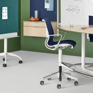 Stoff-Arbeitshocker / mit Rollen / Polster / drehbar