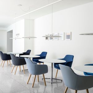moderner Besucherstuhl / Polster / Stoff / für Privatgebrauch