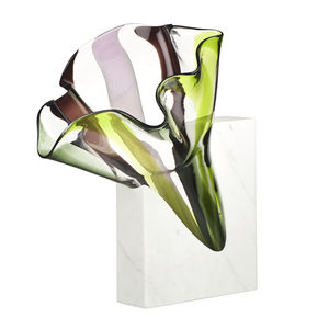 Vase / originelles Design / geblasenes Glas / Marmor