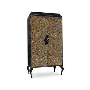 Neobarock-Kleiderschrank