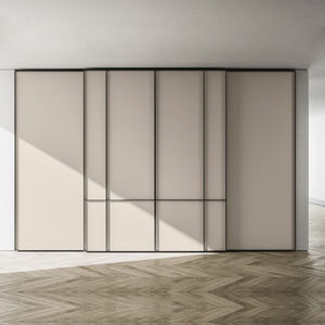 Kleiderschrank mit Schiebetür