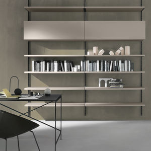 wandmontiertes Bücherregal