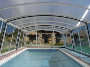 hohe Schwimmbadüberdachung 1