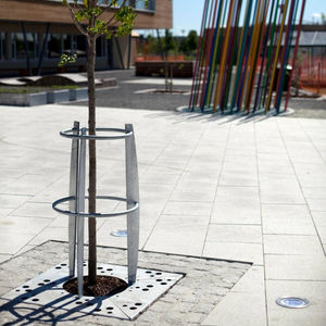 Baumschutz aus feuerverzinktem Stahl 1