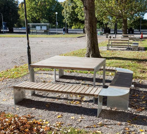 moderner Tisch 1