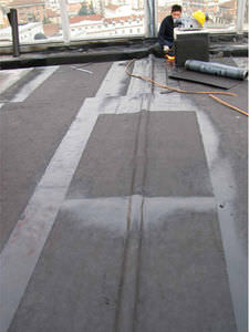 Abdichtungsbahn für Wände / in Rollenform / Dampfsperren / Elastomer