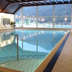 Schwimmbecken für den Innenraum 1
