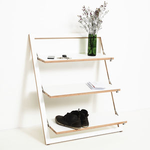 wandmontierte Regale