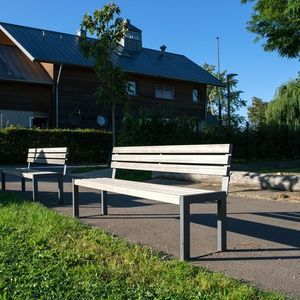 moderne Bank für den öffentlichen Raum