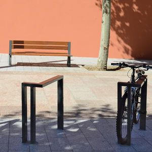 Fahrradständer / verzinkter Stahl / für öffentliche Bereiche / gesichert