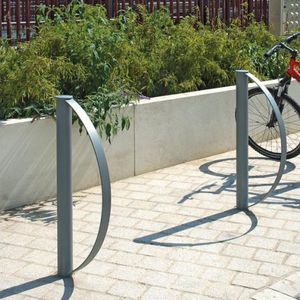 Stahl-Fahrradständer / für öffentliche Bereiche / gesichert