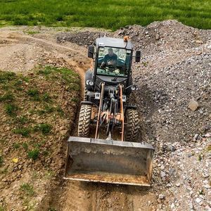 Lader mit Gummireifen 1