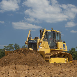 Bulldozer auf Raupen